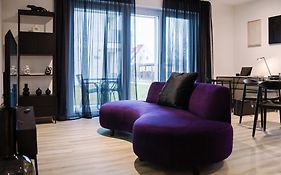 Lio Suite Deluxe Apartment Kueche Terrasse Parken Netflix